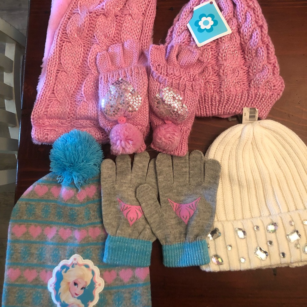 Bundle of Winter Hats/ Scarf/ Gloves; Girls
